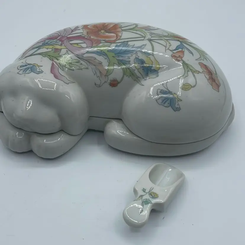 Elizabeth Arden Porcelain Dog Trinket Box Made in Japan Butterflies And Flowers