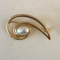 Vintage Pin Brooch Gold Toned Curled Design With White Faux Pear