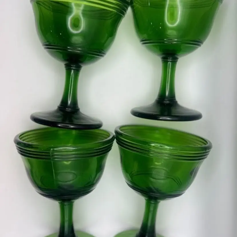 Set Of 4 THT 2004 Emerald Green Stemmed Sherbet Cups Approx 5”