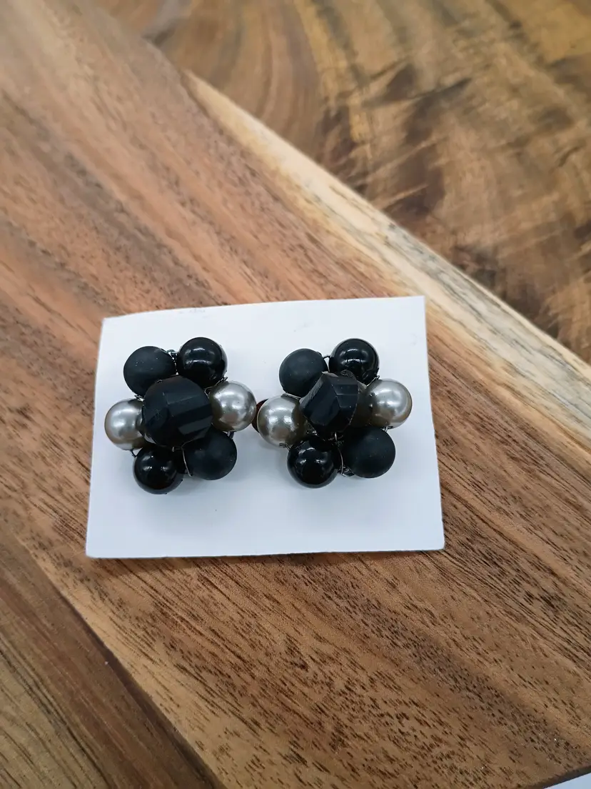 Vintage 1950 Black and White Faux Pearl and Acrylic Faceted Bead Cluster Clip on Earrings.