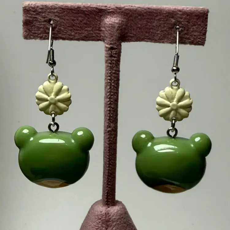 Thorn & Fable Frog Daisy Drop Earrings