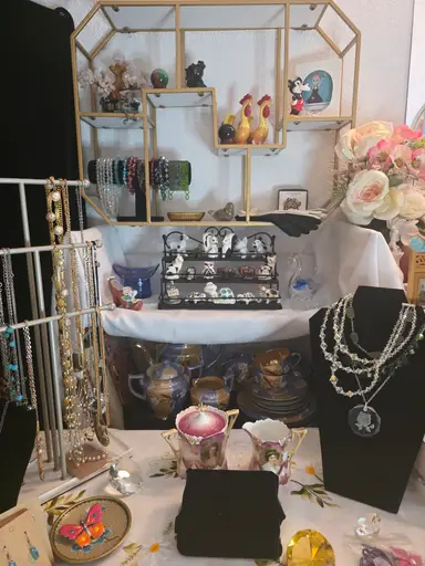 Come See What's In Granna's Closet! $1 Starts