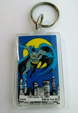 #01 Batman Flying Moon Keychain 1989 Original Licensed Official DC Comics Button Up