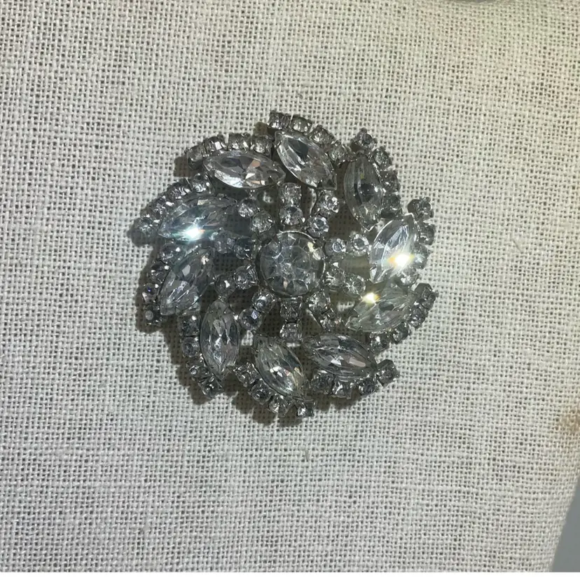 Prong Set Rhinestone Flower/Star Brooch/Pin, 2 Inch Vintage Showstopper 