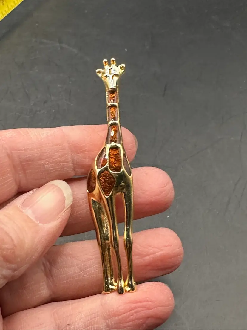 Vintage Giraffe Brooch Pin by Liz Claiborne, Gold Tone, Brown Enamel, Signed
