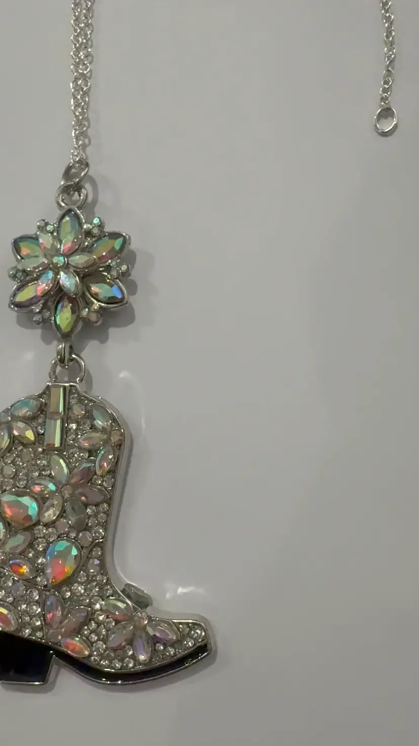 Western Boho 18 Inch Silver Necklace, Iridescent, Shiny Bling
