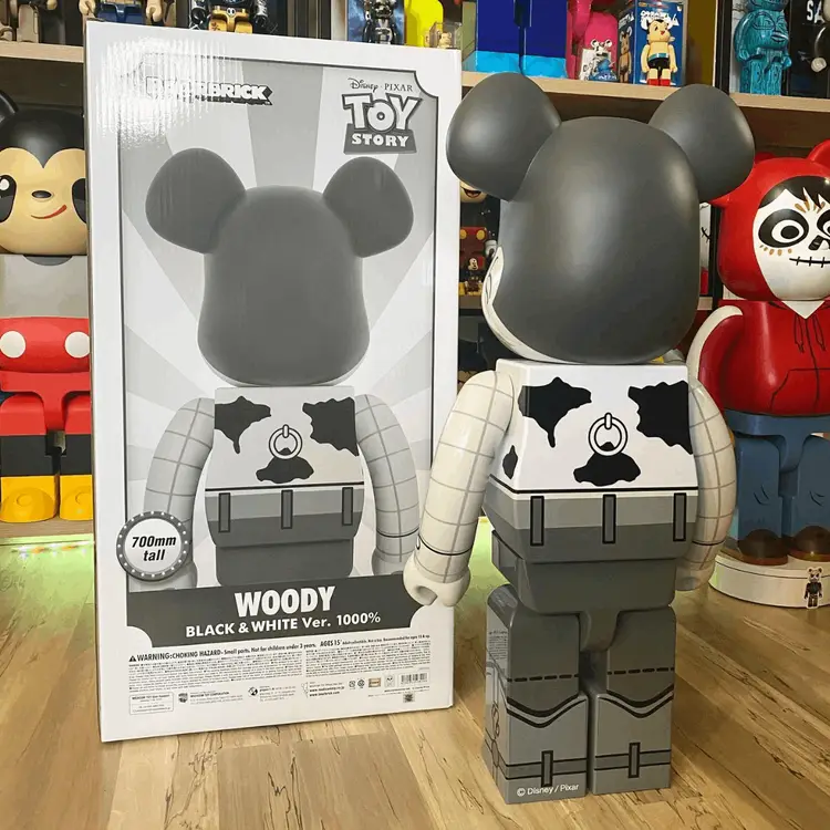 Bearbrick 1000% Woody Toy story Black and White