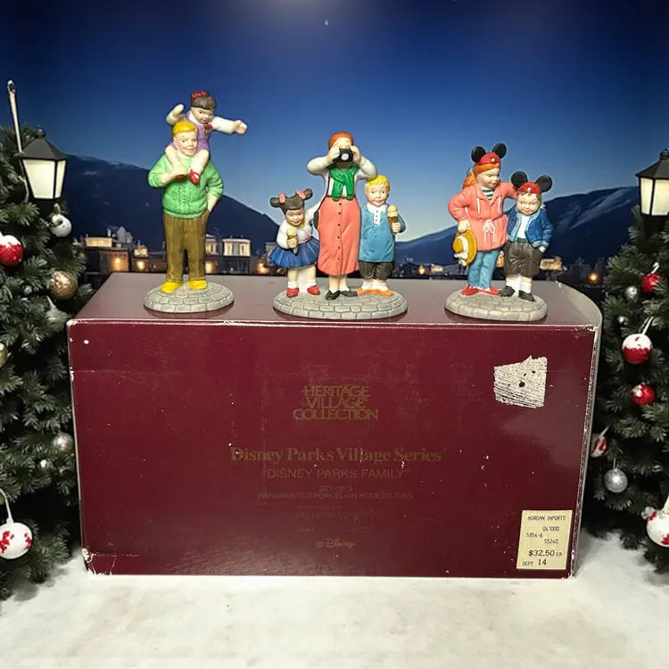 Department 56 Heritage Village Accessory Disney Parks Family Set of 3 #53547
