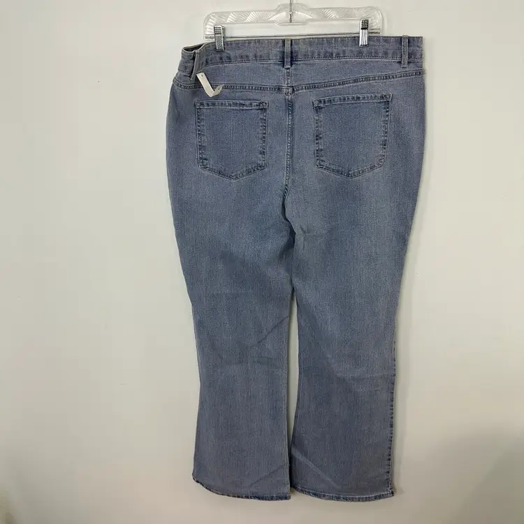 No Boundaries Ladies Mid Rise Boot Cut Light Wash Blue Jeans Size 21 NWT