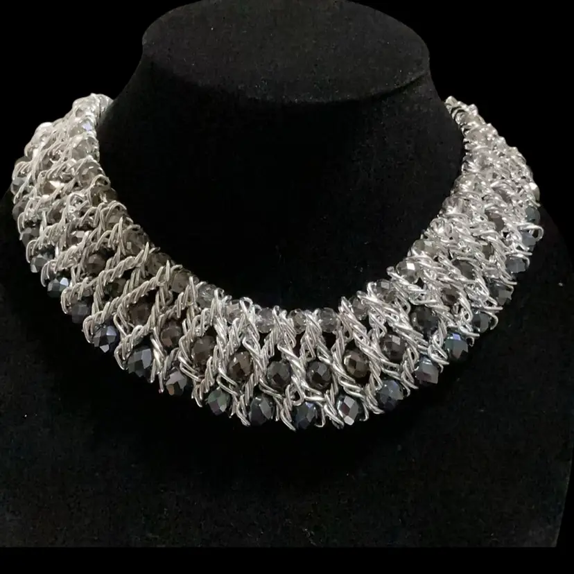 Gorgeous Silvertone H &M Chainmail Style Bib Statement Necklace. With Dark Blue Glass Faceted Glass Crystals Beads In Interlocking Silvertone Ring Construction. Gorgeous!! Gorgeous!!