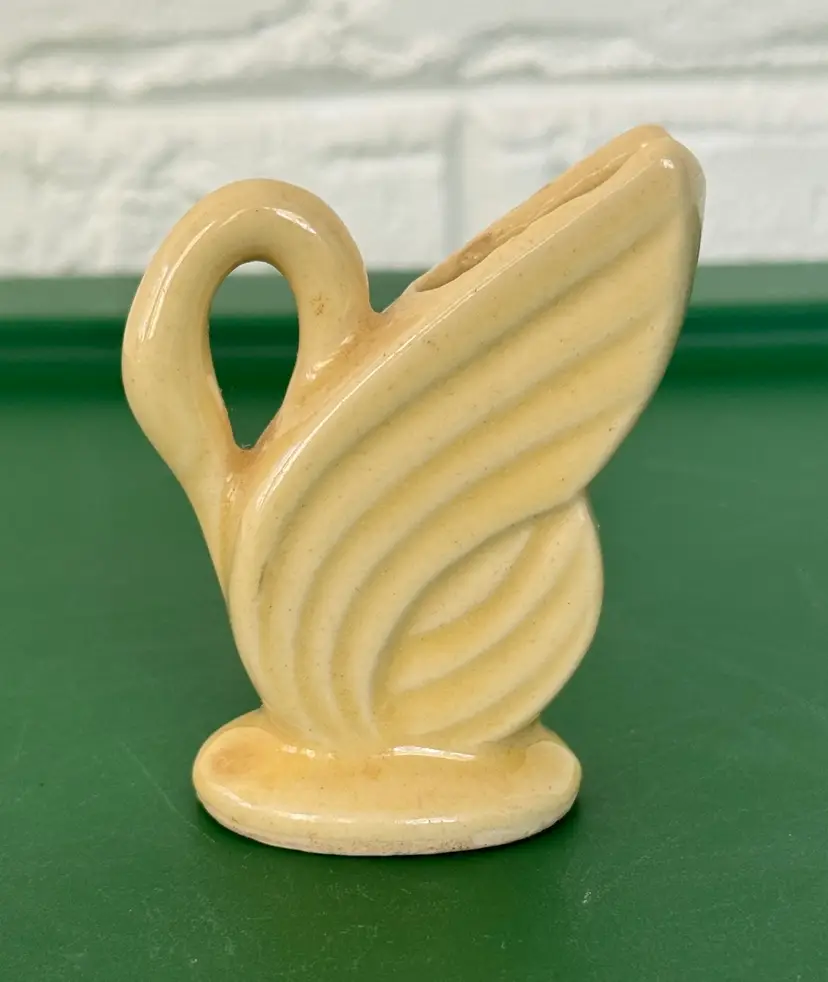 Shawnee miniature Swan vase in Light Yellow (old Ivory) 2.75” tall Glows