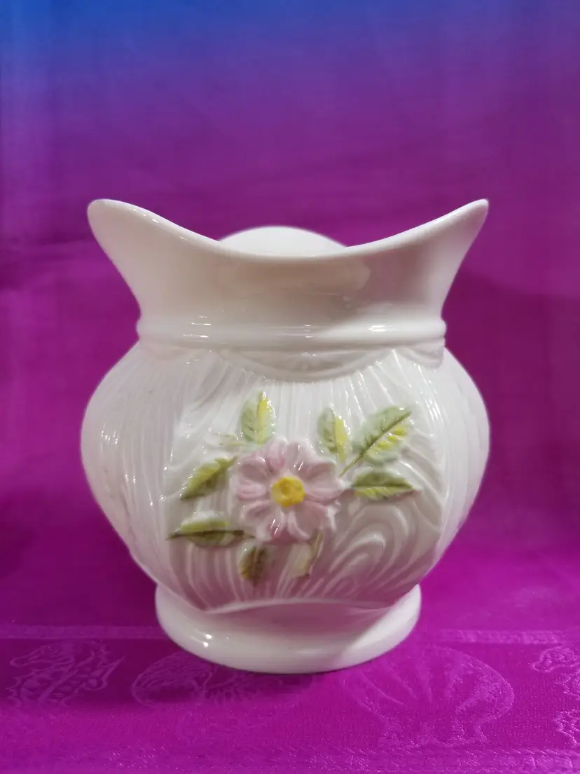 Vintage 1985 Belleek Collectors Society Wild Irish Rose Vase Planter