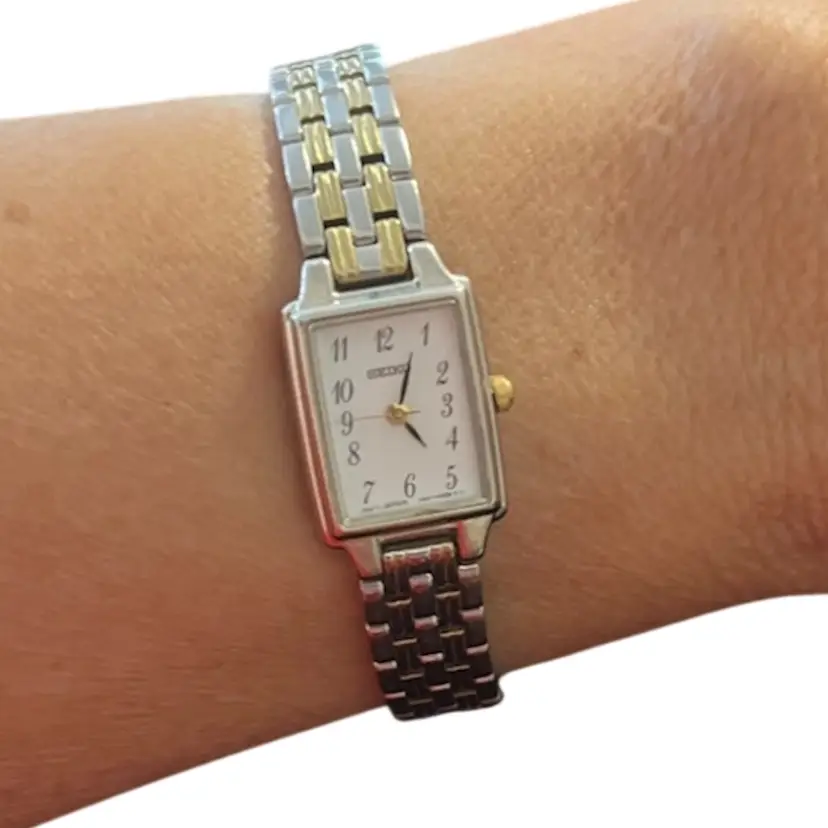 Vintage Seiko Silver/Gold Tone Ladies Wrist Watch