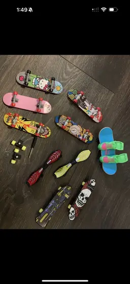 LOT OF 10 FINGER BOARDS Kids Toy Play Snowboard Extra Whees Fast Shipping Used