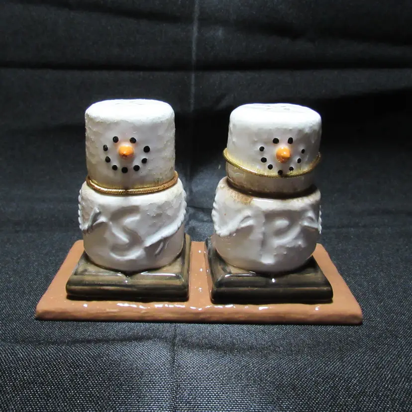 Midwest Smores on Graham Cracker Tray Salt & Pepper Shaker Set