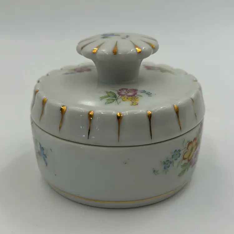 #01 Vintage Floral Porcelain Powder Or Jewelry Box No Makers Mark