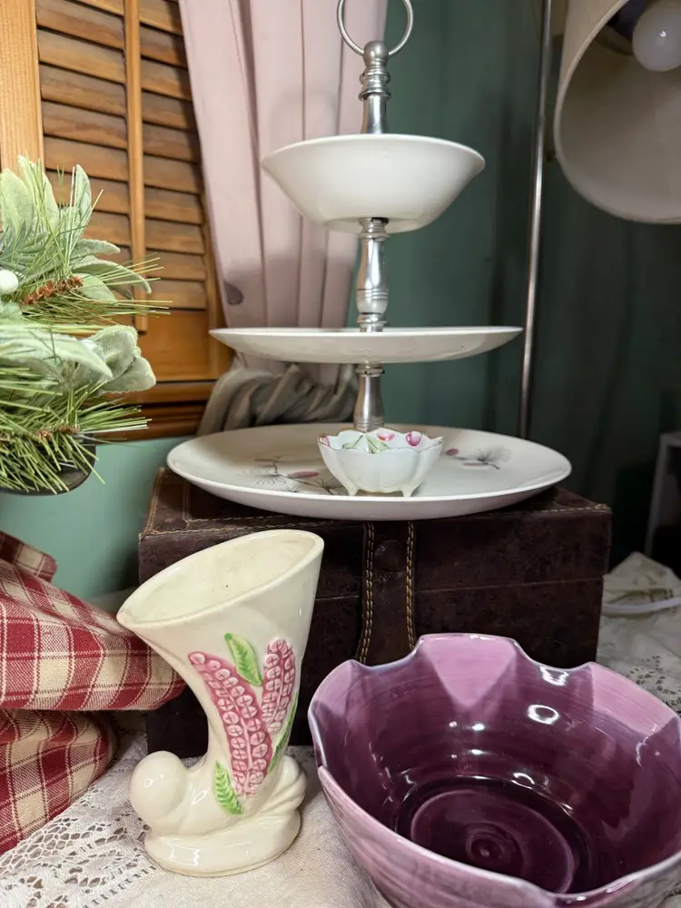 Cozy Cottage Vignette