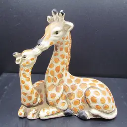 Vintage Giraffe Mother & Baby Sitting Figurine UCTCI Japan Porcelain Figure