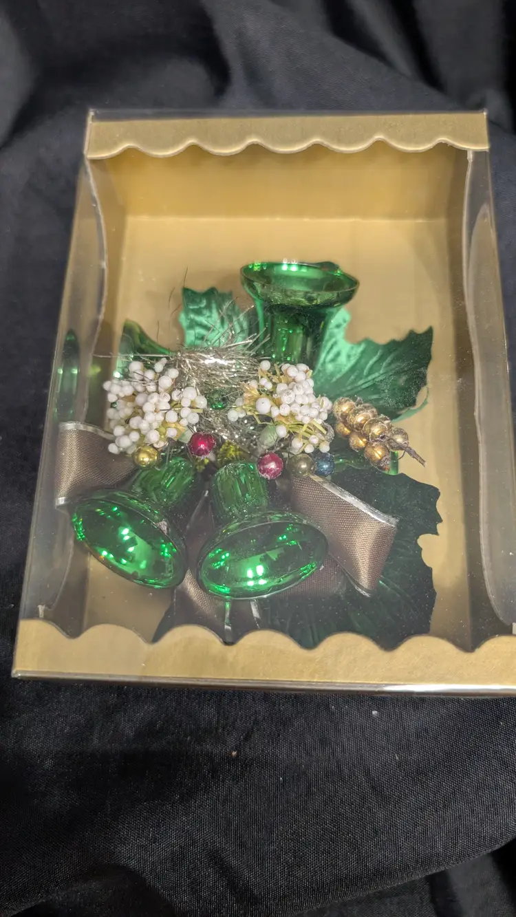 Green Bells leaves and small beads corsage 1950's-60's