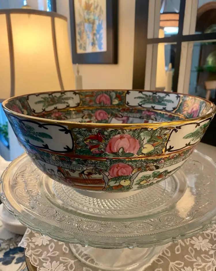 801. Antique Rose Medallion Chinese Export Porcelain Hand Painted Large Bowl