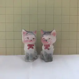 Vtg Sitting Gray Cat Salt & Peepper Shaker Set