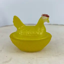 Mini Vintage Yellow Hen on Nest 2.25"