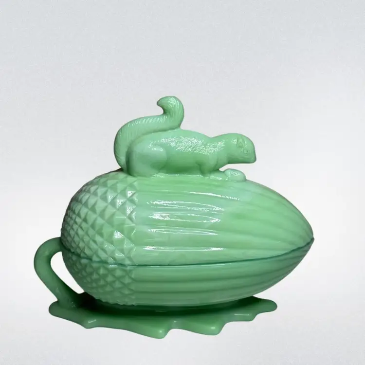 Jadeite Covered CandyTrinket Dish Figurine Squirrel on Acorn By Mail-Martha Stewart & LE Smith 1990 SEE
6-1/4” T x 6-3/4” L x 4” W