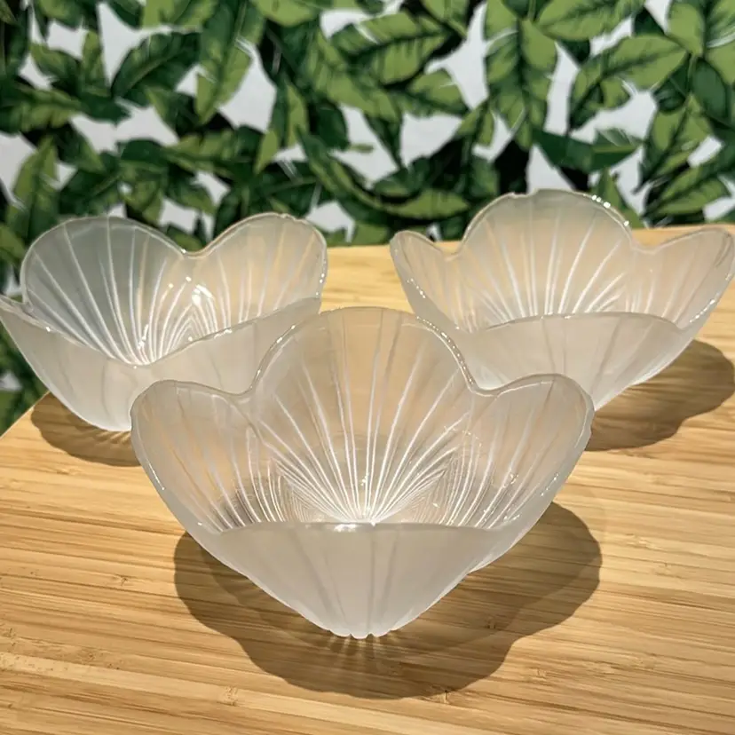 Vintage Satin Hoya Clamshell Bowls