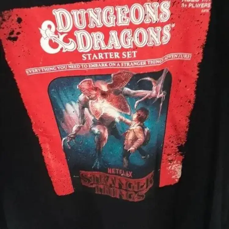 Netflix Stranger Things Dungeons & Dragons Starter Set Shirt Men's Large
