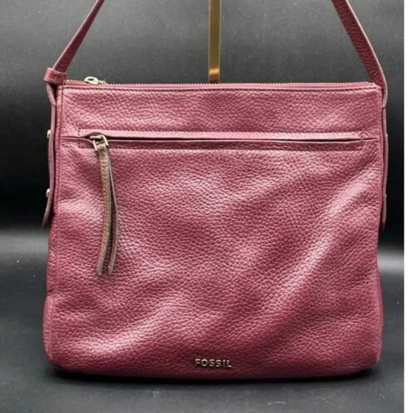 Fossil. Leather Crossbody Purse Bag. Berry Red & Gold Hardware. Zipper Accents.