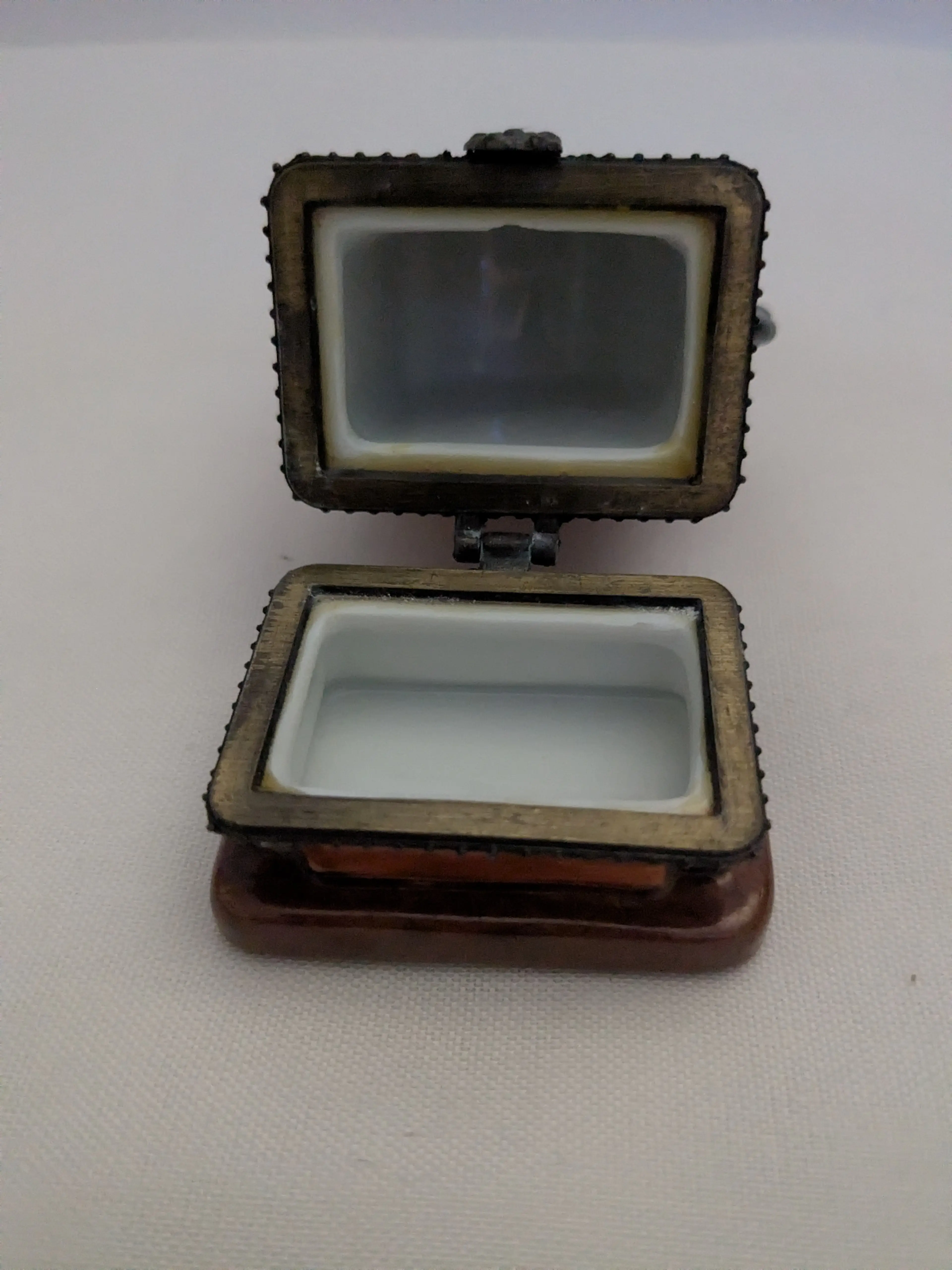 Image 3 of 4