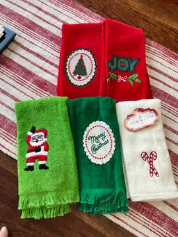 Lot Of 5 Vintage Christmas Fingertip Towels, 18.5 X 10.5"