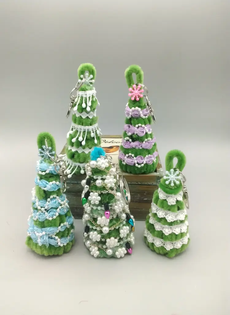 Pipecleaner Christmas Trees, Christmas Tree keychains, Ornaments, Gift Toppers