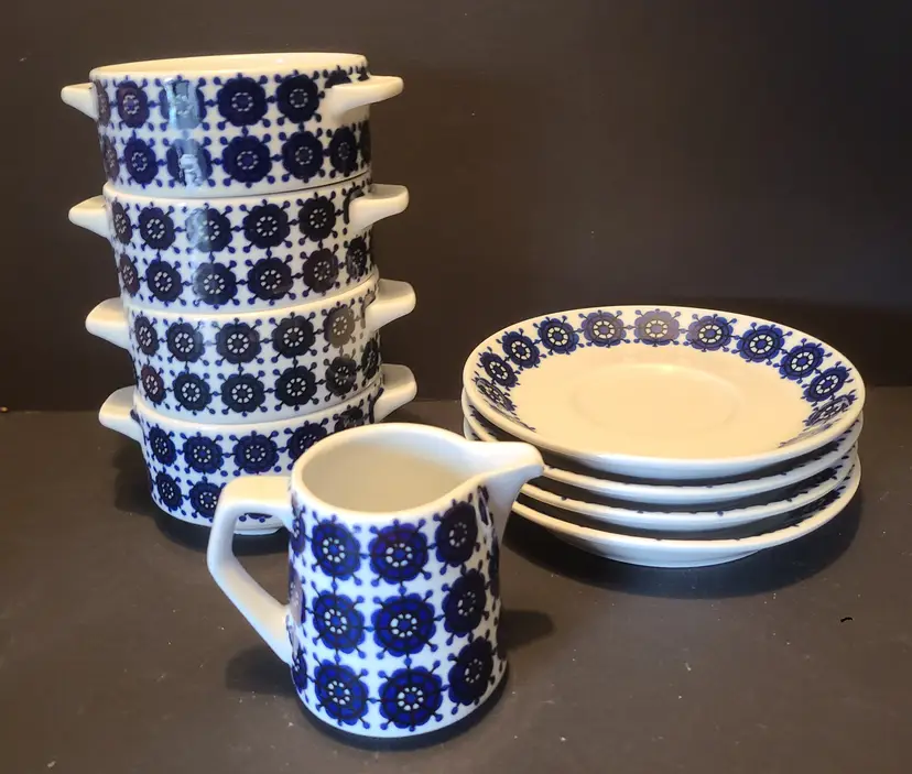(4) Sets MCM Schonwald Porcelain Cobalt Blue Geometric Floral Pattern Soup Cups & Saucers
