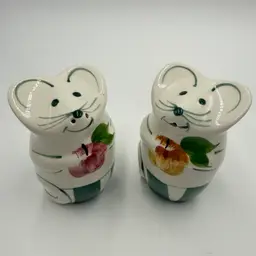Vintage Ceramic Salt Pepper And Shakers Whimsical Smiling Mice Holding Apples