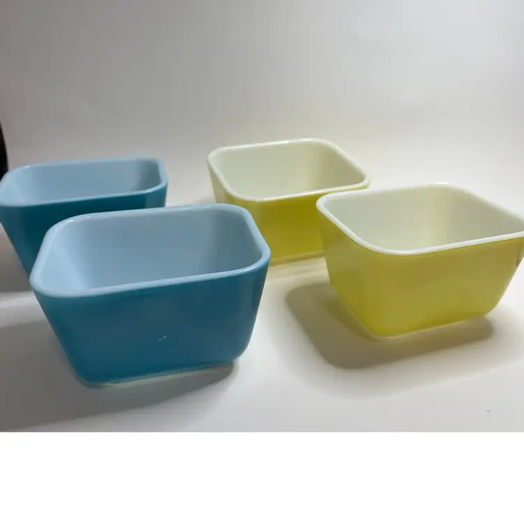 Set Of 4 Vintage 1 1/2 Cup Pyrex Refrigerator Dishes