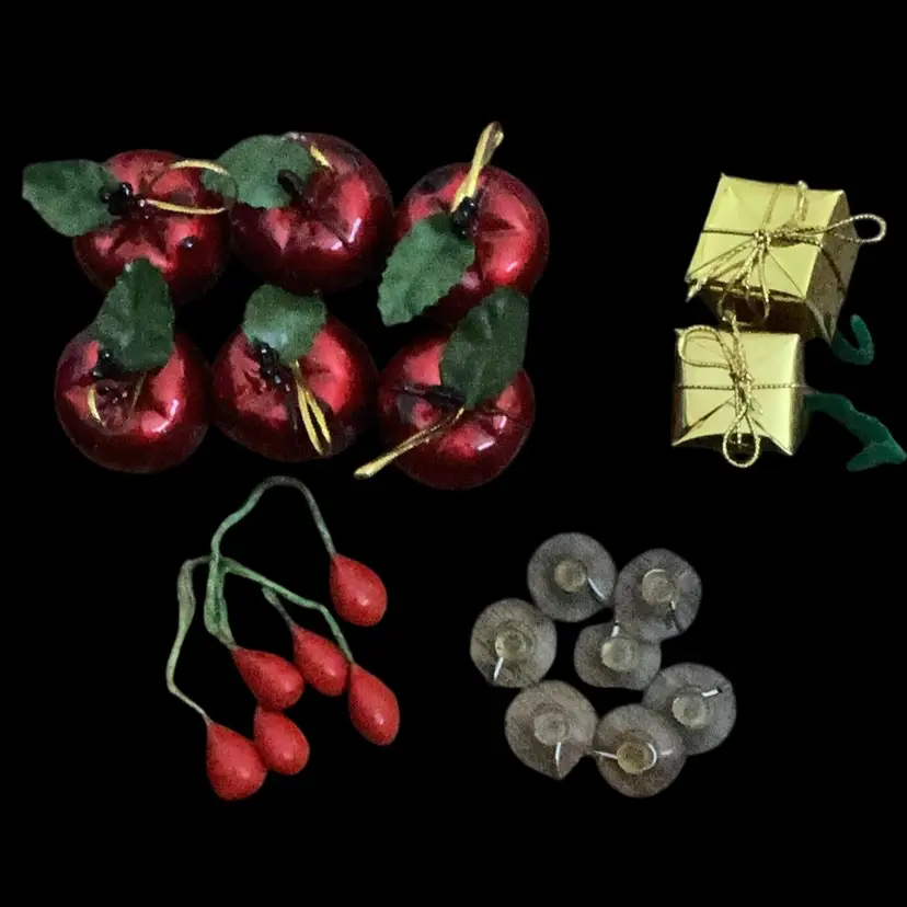 6 Apples 2 Gold Presents 3 Holly Berries 7 Suction Hangers For Tree Or Decor