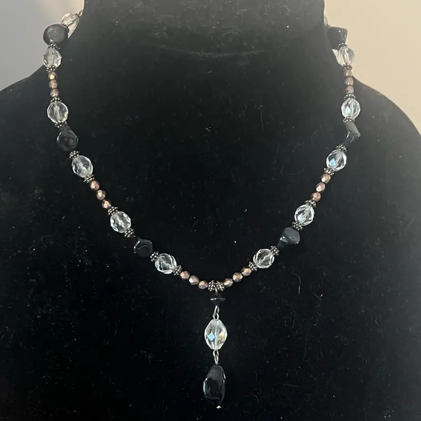 Vintage Glass And Copper Tone Metal Necklace