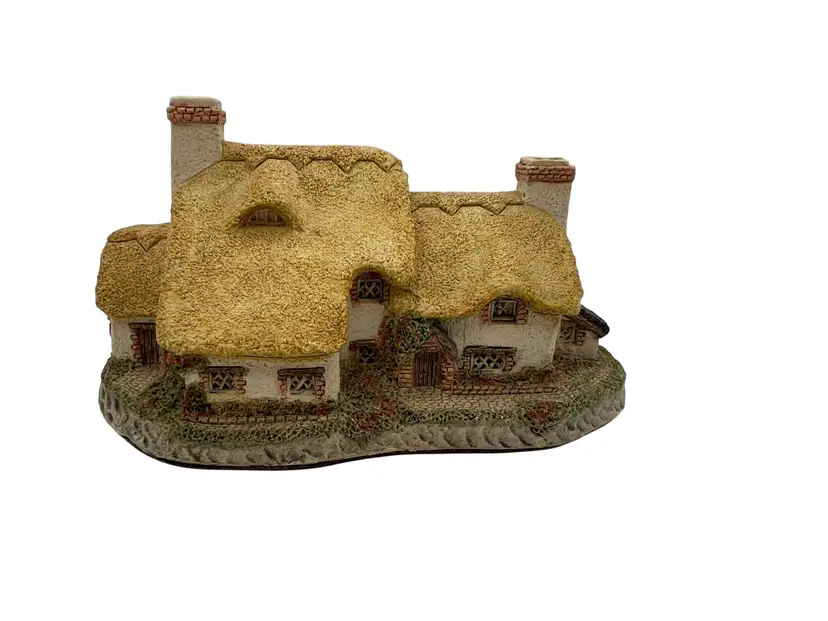 David Winter Yeomans Farmhouse 1985 Hand Made & Painted Ceramic Cottage Figurine