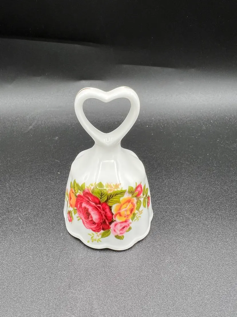 058. United Kingdom 🇬🇧 Small Bone China Flowers Bell With Heart Handle Royal Albert