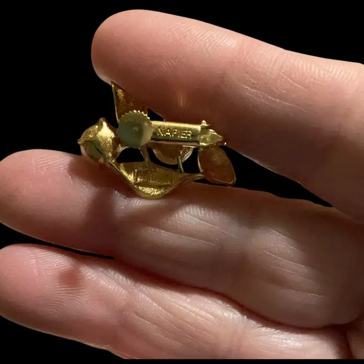 Vintage Goldtone Napier Floral  Textured Leaf & Faux Pearl Clip On Earrings. Very Beautiful!!