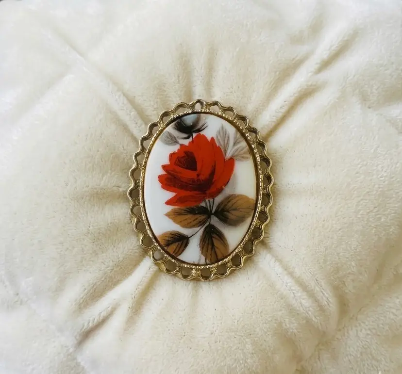 Vintage Red Rose Cameo Style Brooch Gold Tone Floral Pin