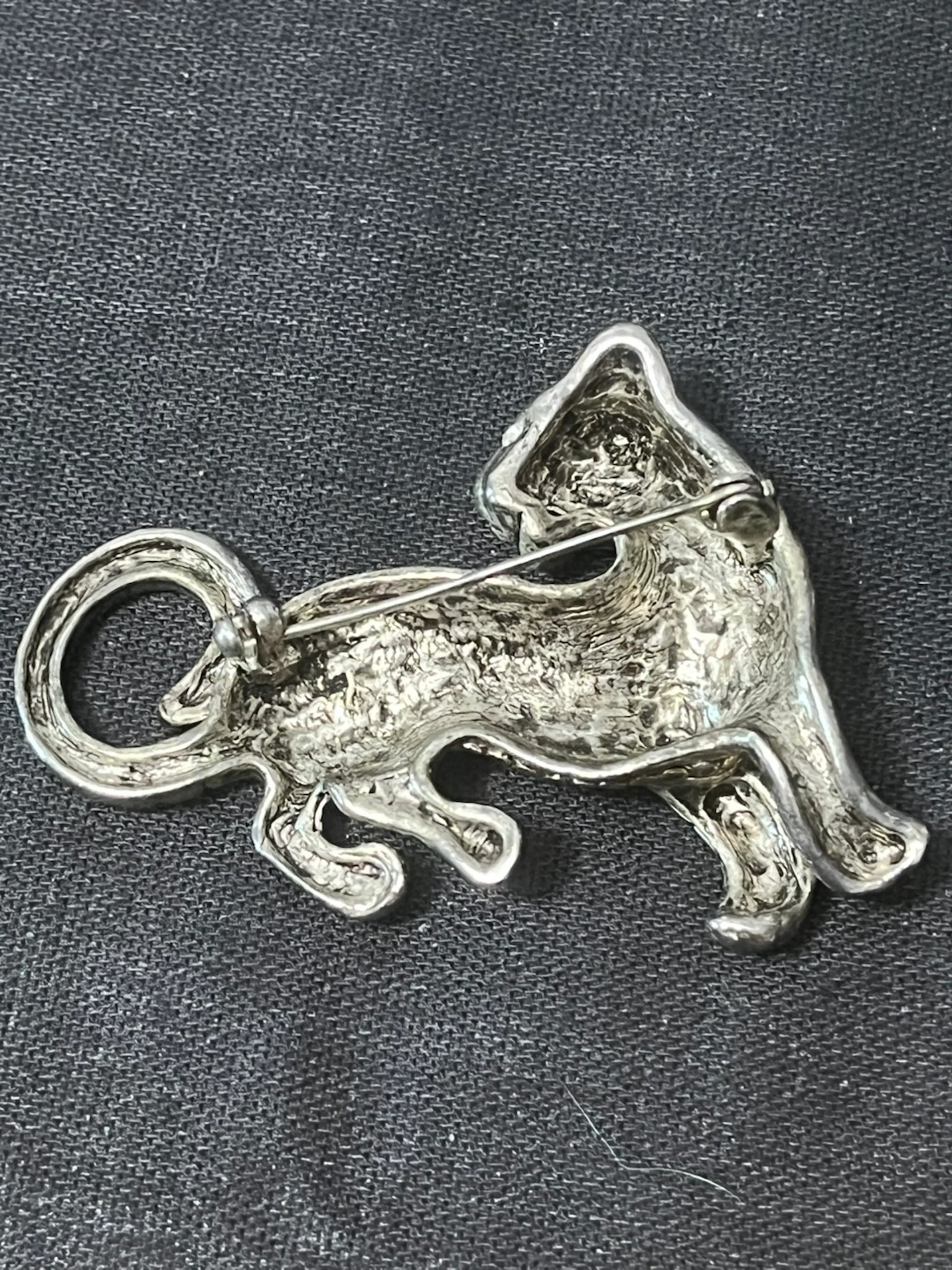 Image 3 of 4