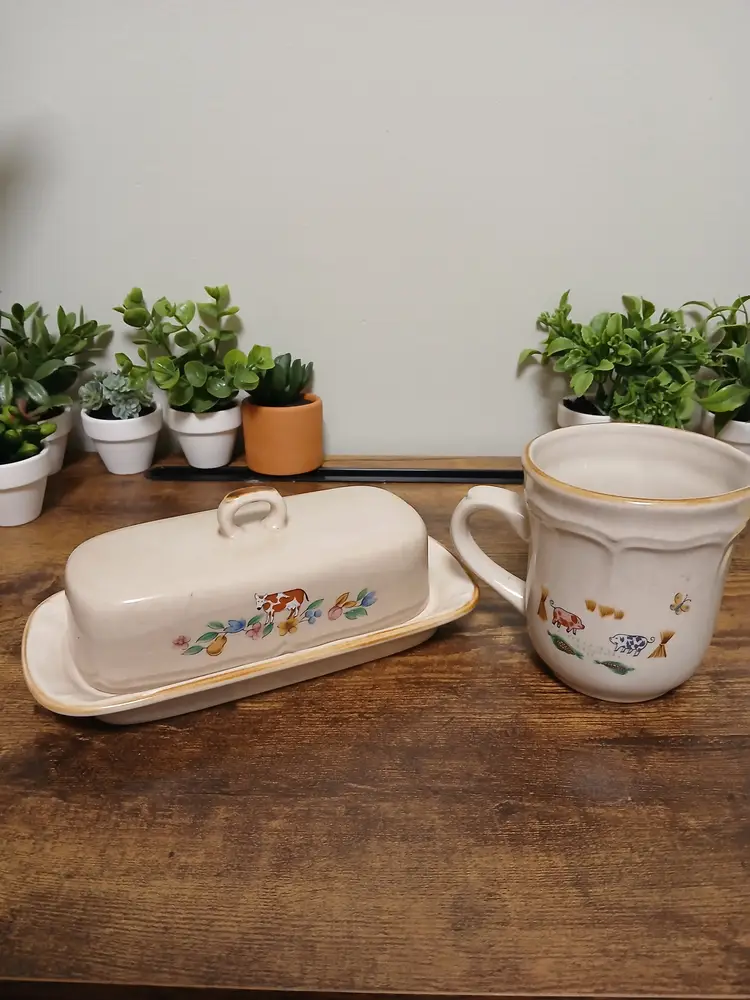 Vintage Farmhouse Butter Dish and Creamerr Set