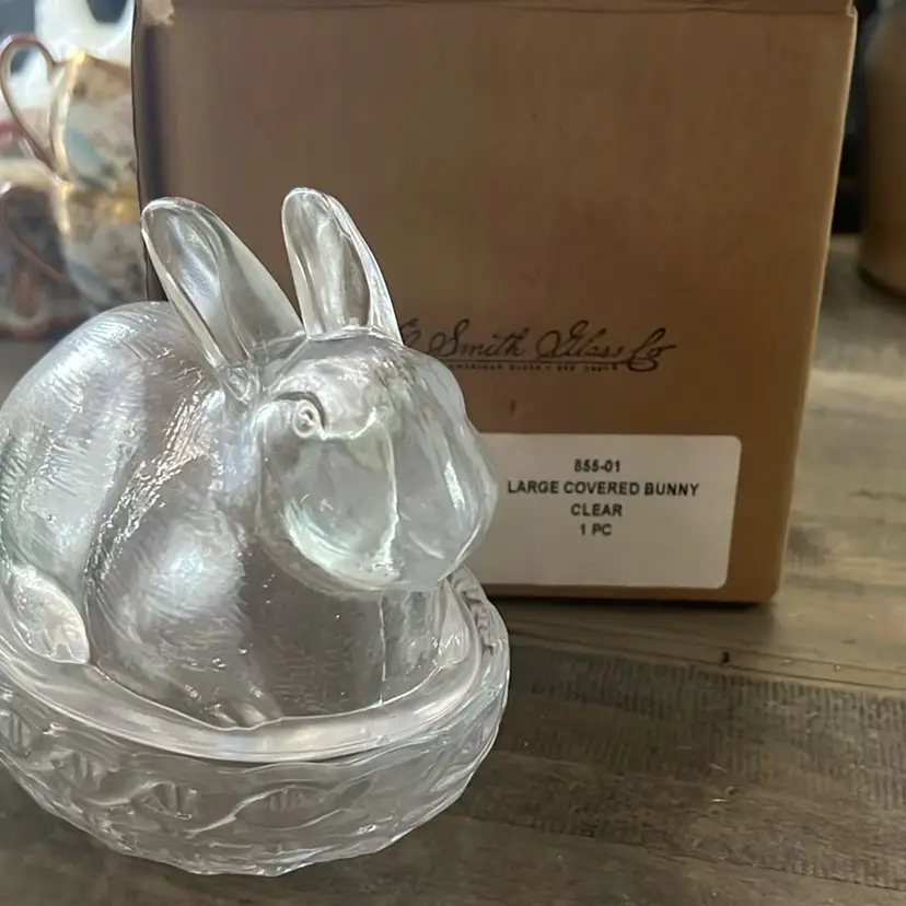 Large LE Smith Covered Bunny Candy Dish In Original Box! 6” Long 5.5” Tall Will Hold Entire Bag Of M&Ms… No Worries😘