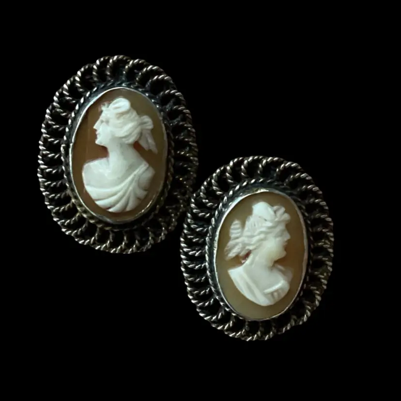 Vintage Sterling Silver Shell Cameo Screw Back Earrings