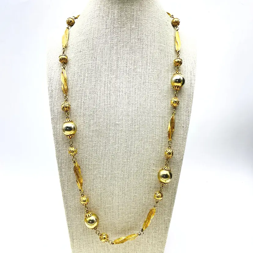 JUDY LEE Beaded Necklace Gold Tone Twisted and Round Vintage 17431