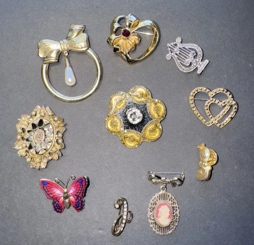 Brooch Pins Lot Vintage Costume Jewelry Good Condition