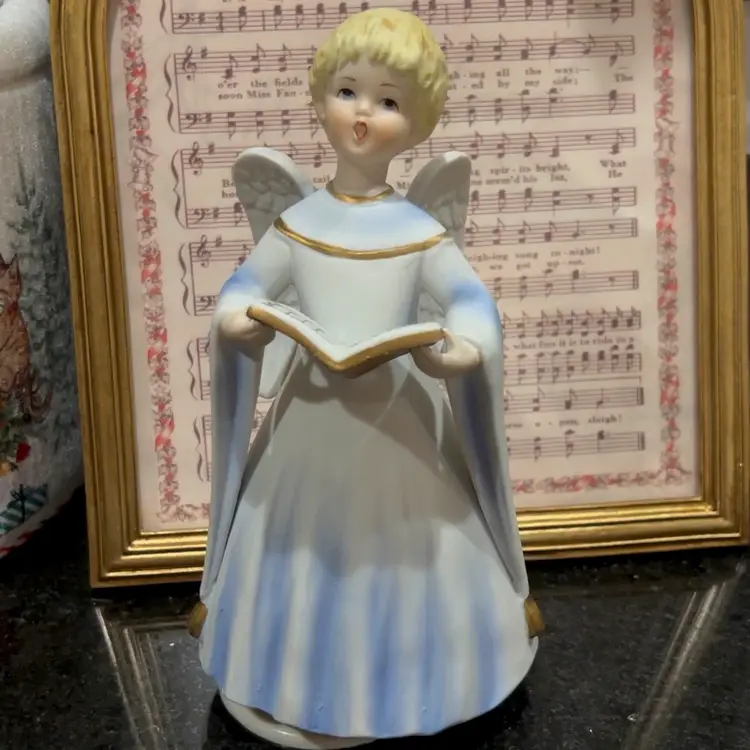 Angel Musical Figurine 
Schmid Porcelain Music Box 
Plays Silent Night
Japan