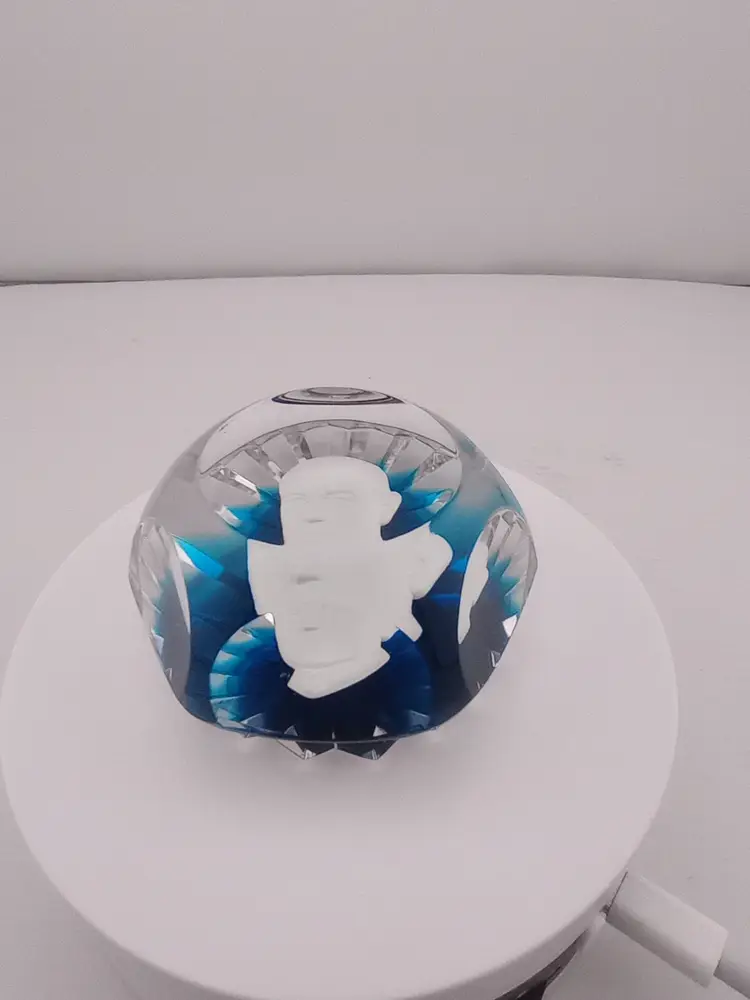 Baccarat Woodrow Wilson cameo paperweight